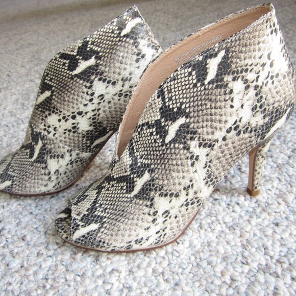 Halogen Rowen Snake Print Peep Toe Bootie - Picture 1 of 14